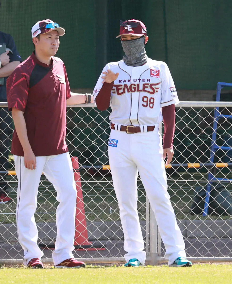 【画像・写真】楽天・今江監督　日焼け対策万全のキャンプイン　近日中の“登板”も予告