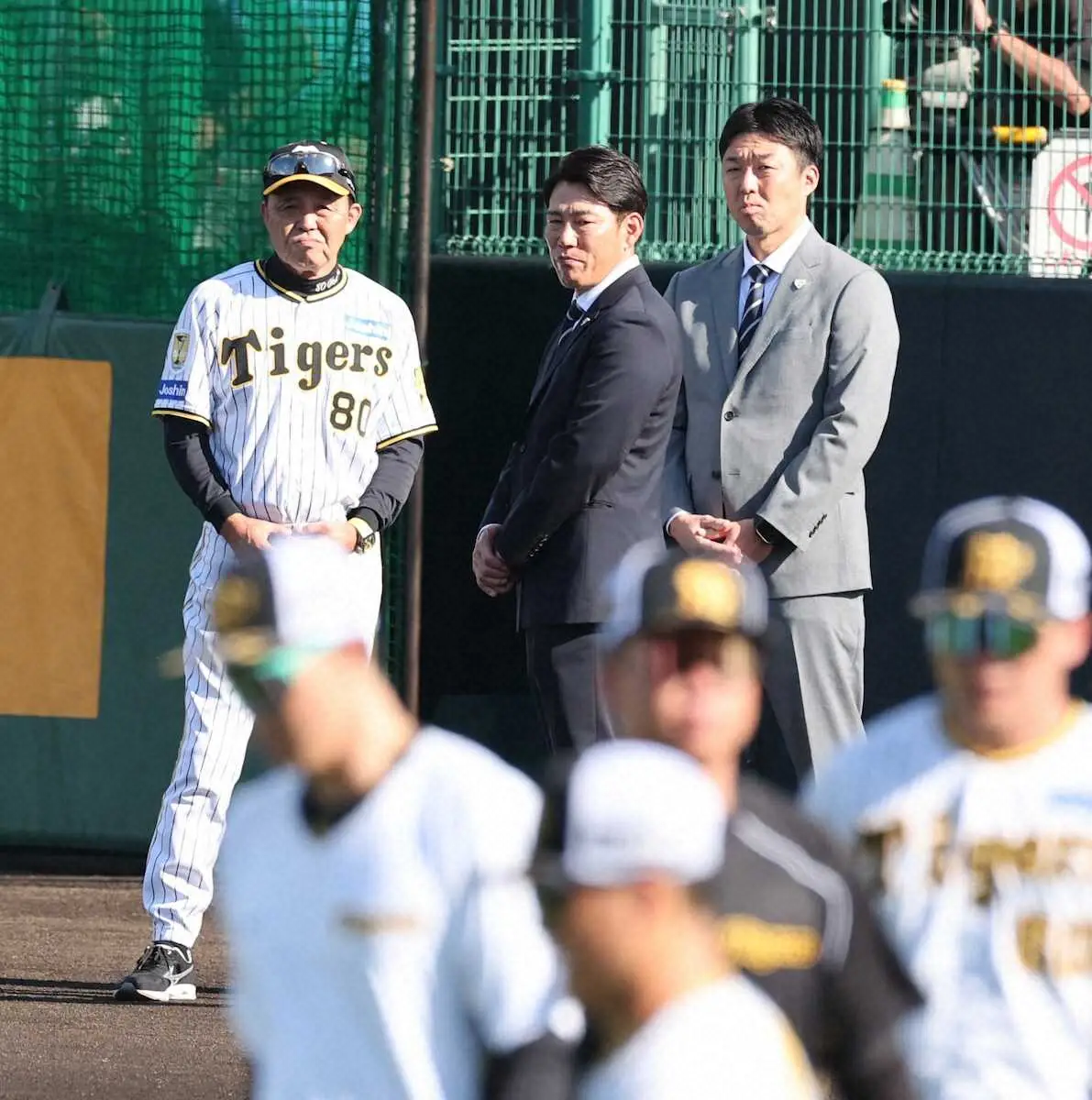 【画像・写真】侍ジャパン井端監督が阪神キャンプ視察、佐藤輝や森下に熱視線