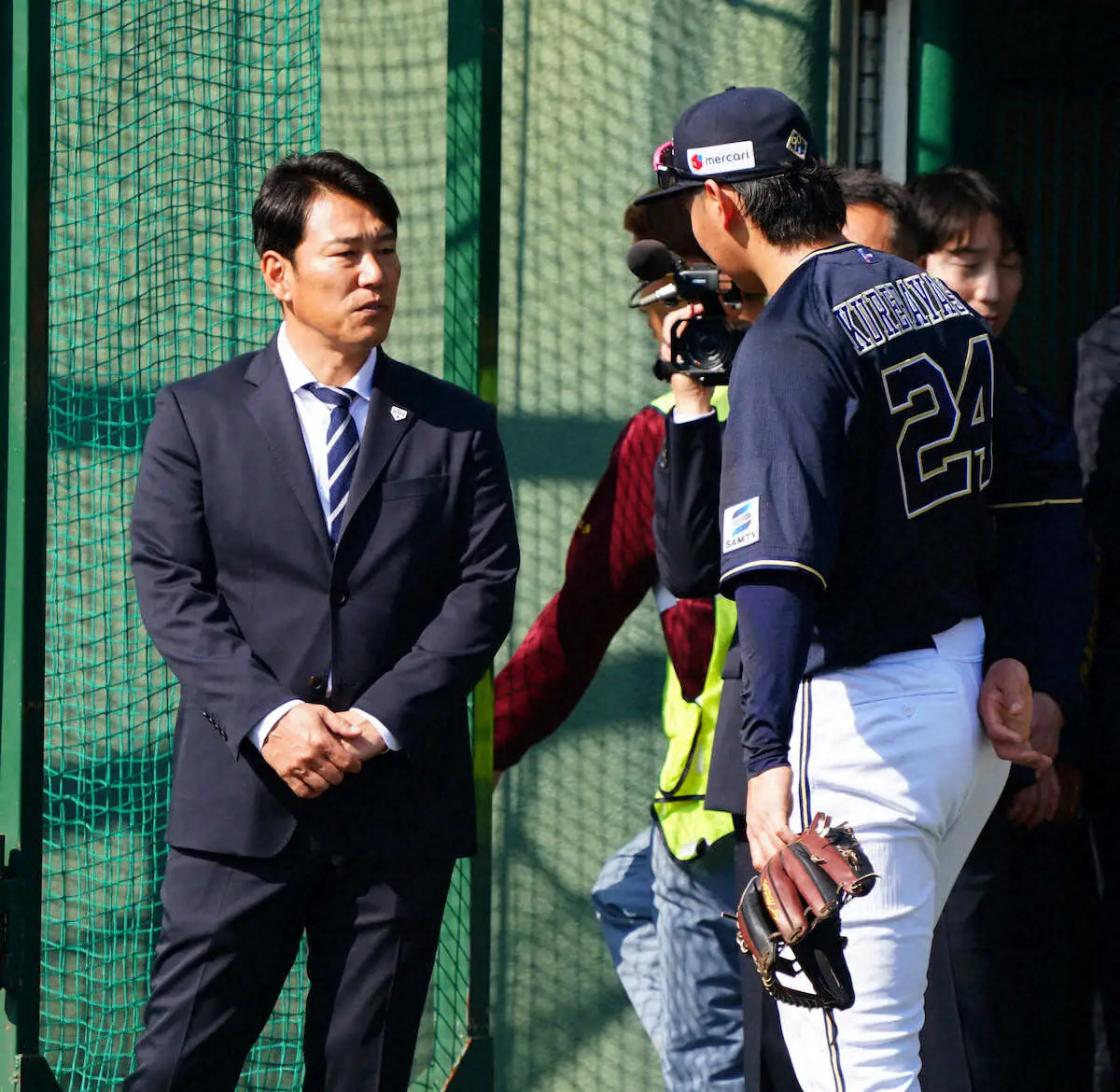 【画像・写真】オリ紅林&宮城　侍ジャパン井端監督の激励受ける　紅林「選ばれたら万全な状態でいける」