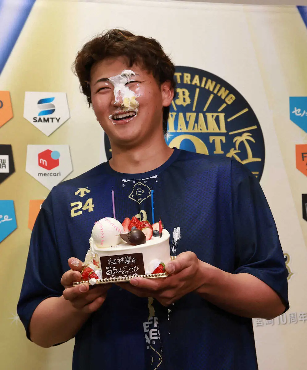 【画像・写真】【キャンプ隠しマイク】オリックス・紅林　22歳誕生日の顔面ケーキに「愛情を感じました」
