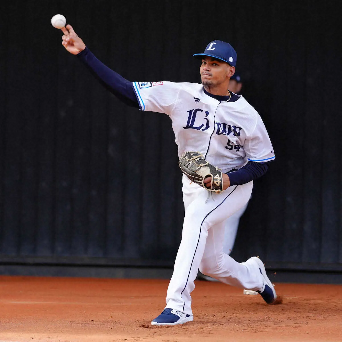 【画像・写真】西武・アブレイユ　来日初ブルペン36球「感触は良かった」　松井監督も評価「直球の質が良かった」