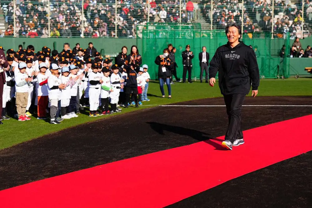 【画像・写真】巨人・松井秀喜臨時コーチ　被災故郷を思い募金活動　レッドカーペットは「冗談で…」秋広のパワーには驚嘆