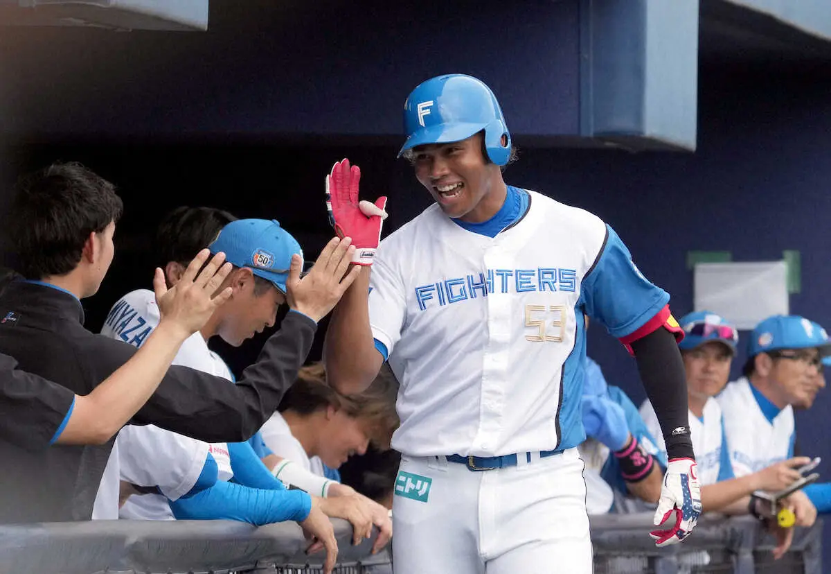 【画像・写真】日本ハムの水谷“ジェッシー”瞬が対外試合初安打デビュー「現役ドラフト今年の主役は俺だ！」アピール