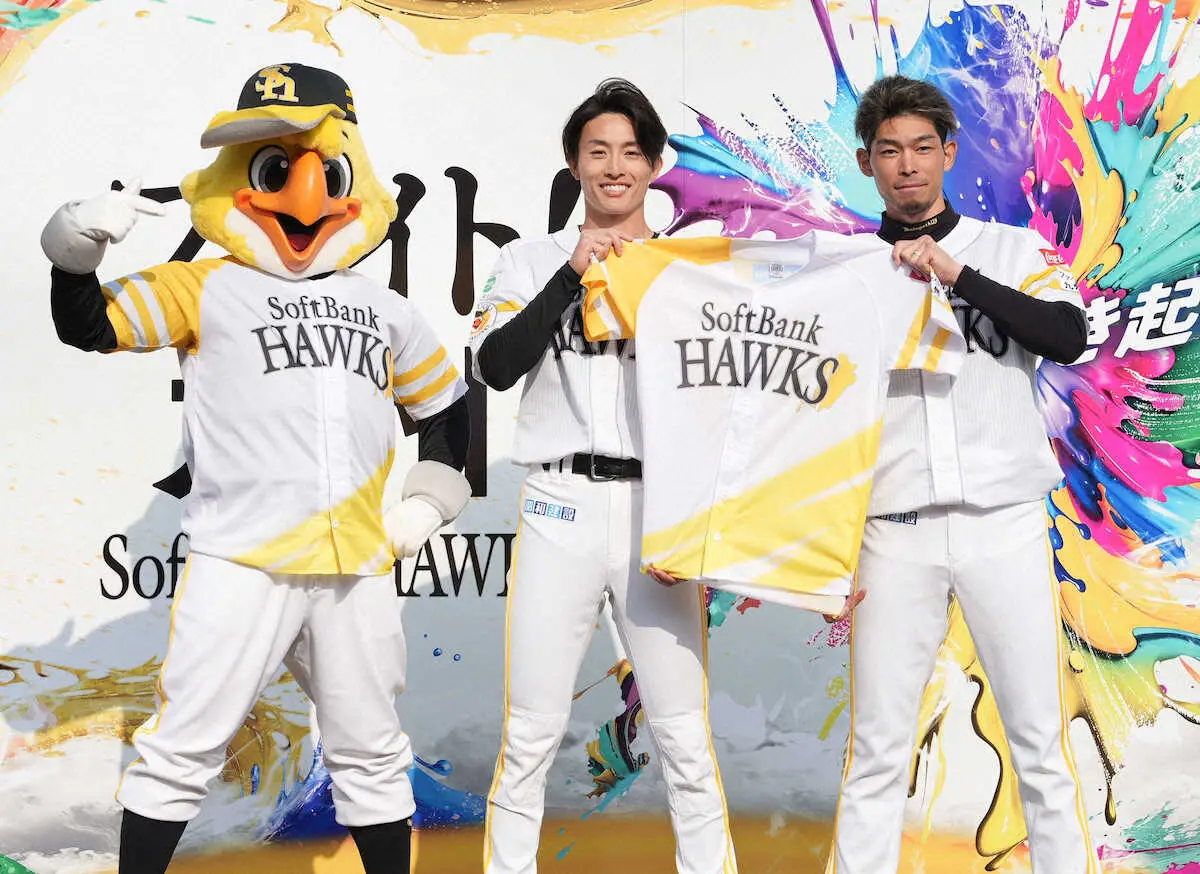 【画像・写真】ソフトバンク・周東「とても熱気を感じます」　キャンプ地で「ファイト！九州2024ユニホーム」発表
