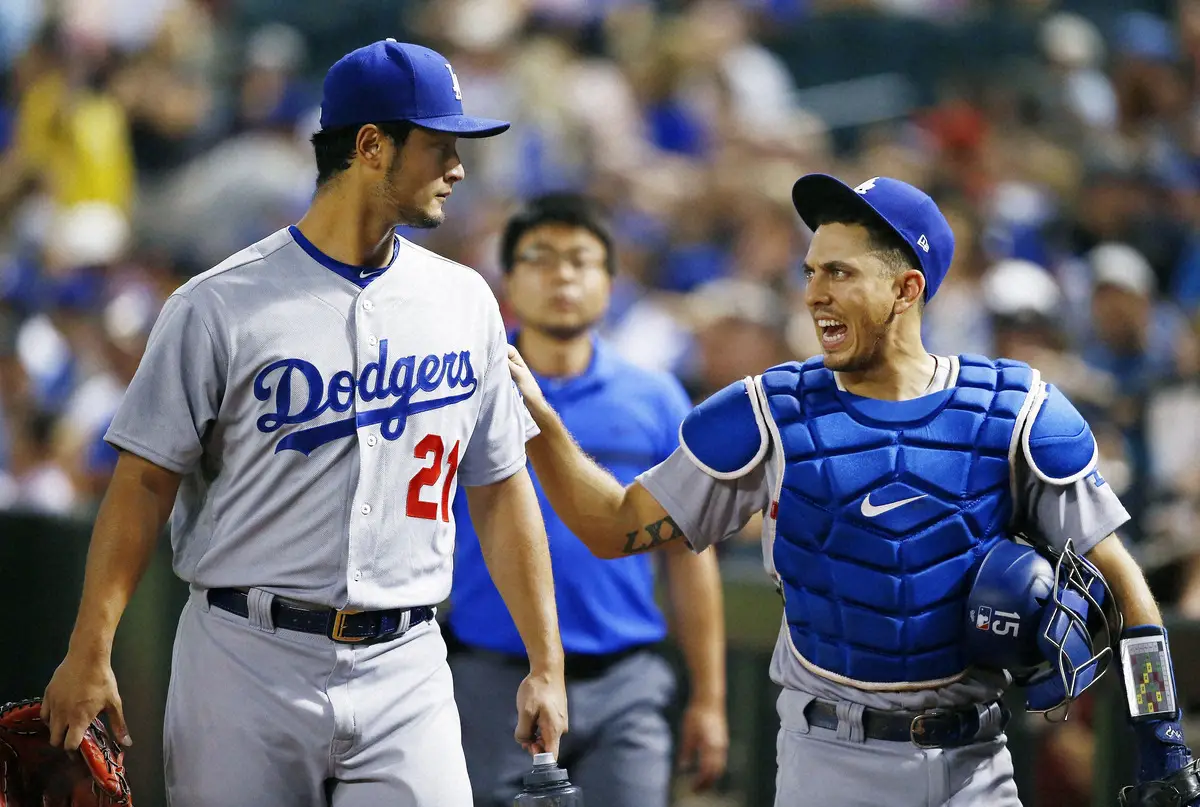 【画像・写真】ダルビッシュ（左）ともバッテリーを組んだドジャースのバーンズ（AP）