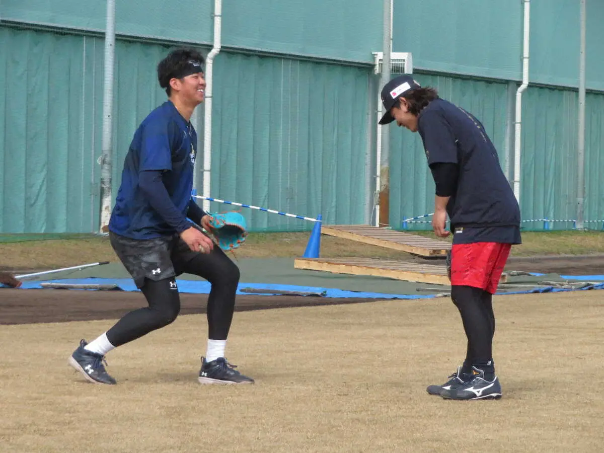 【画像・写真】オリックス舜平大＆宮城の“ぺやぎ”　キャッチボールで褒め殺しの応酬