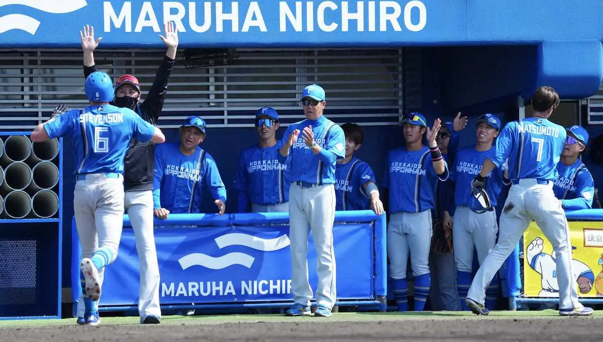 【画像・写真】日本ハム　スティーブンソンが実戦初安打「凄くいい気分」　新庄監督も安心「出てよかった」