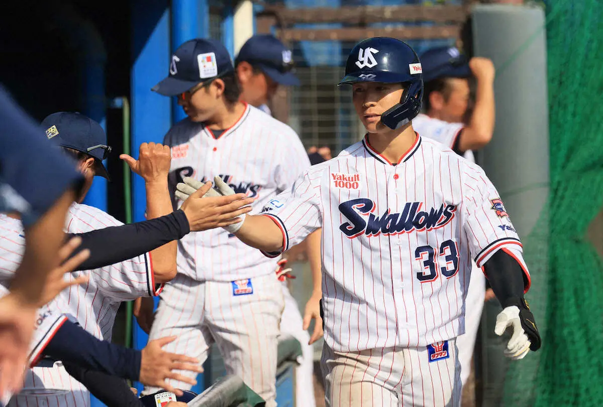 【画像・写真】ヤクルト・内山　今季初実戦「4番」で猛アピール！ソロ含む3安打3打点