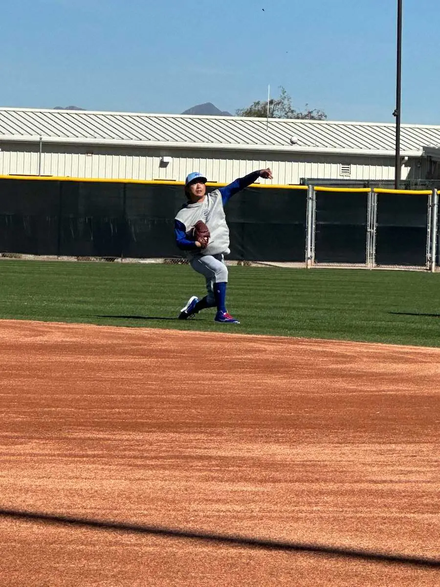 【画像・写真】カブス・今永　“厚底”米国仕様新スパイクで調整「足裏の伝わり方が違う」