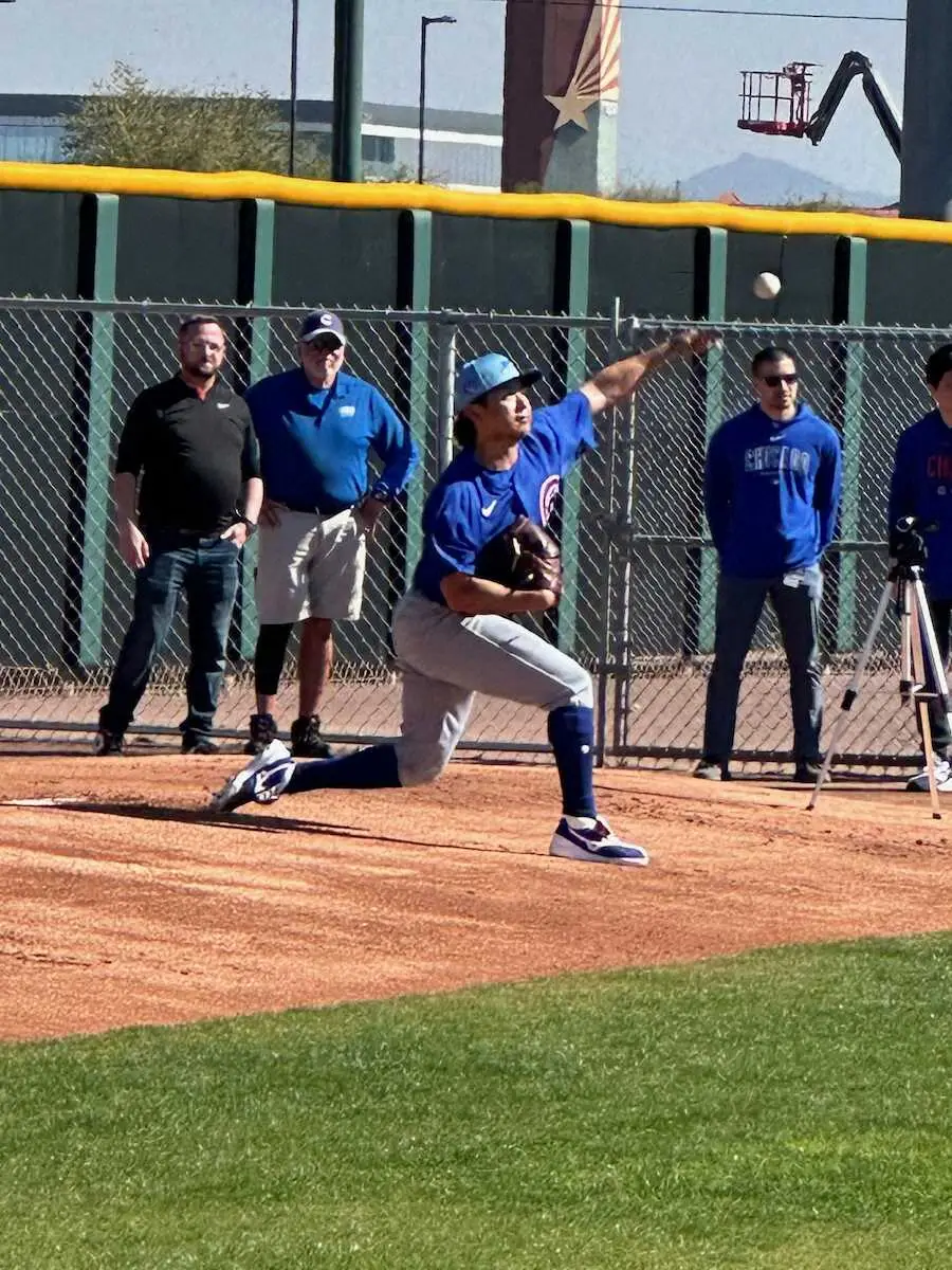 【画像・写真】今永は2度目ブルペンでピッチクロックと新スパイクを確認、誠也はキャンプイン前ながらライブBP参加
