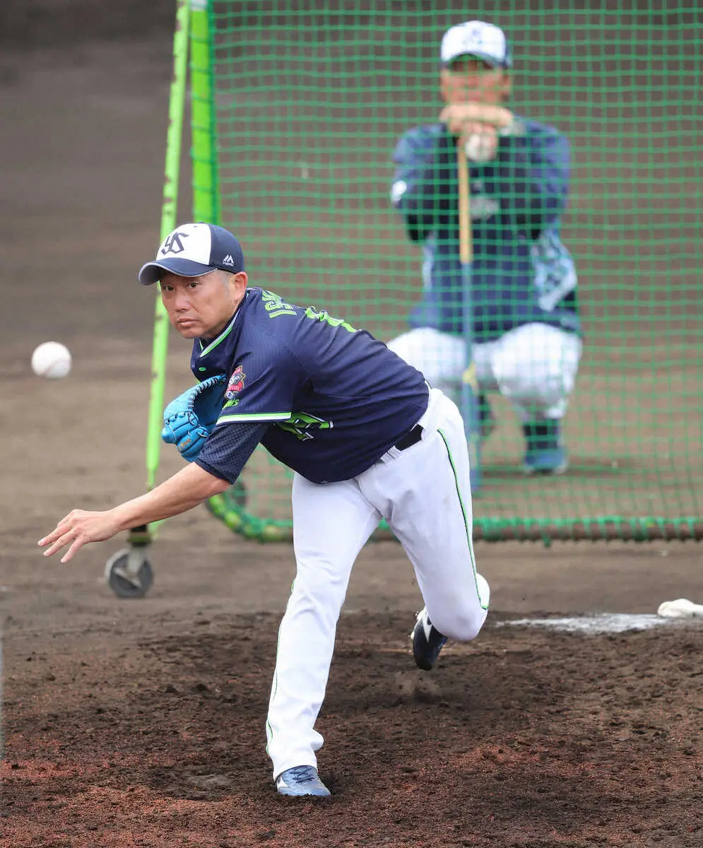 【画像・写真】球界最年長のヤクルト・石川がライブBPに登板　44球で3安打に抑え「ある程度、自分の球を投げられた」
