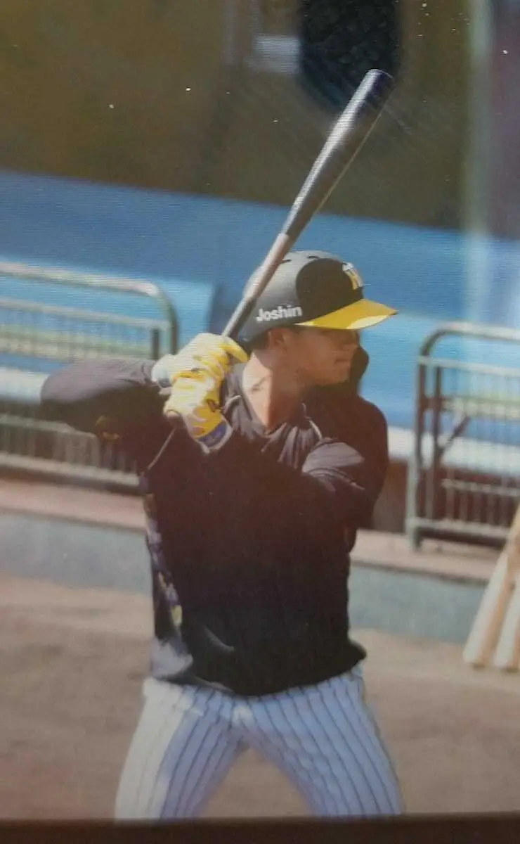 【画像・写真】阪神・森下が「ピート・ローズ型」以外のバットで打撃練習　黒と茶色のツートンカラー