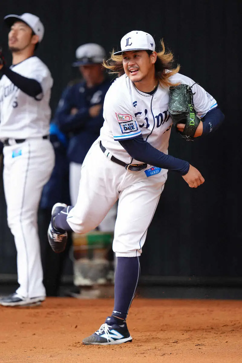 【画像・写真】＜西武南郷キャンプ＞ブルペンで投げ込む高橋（撮影・西尾　大助）