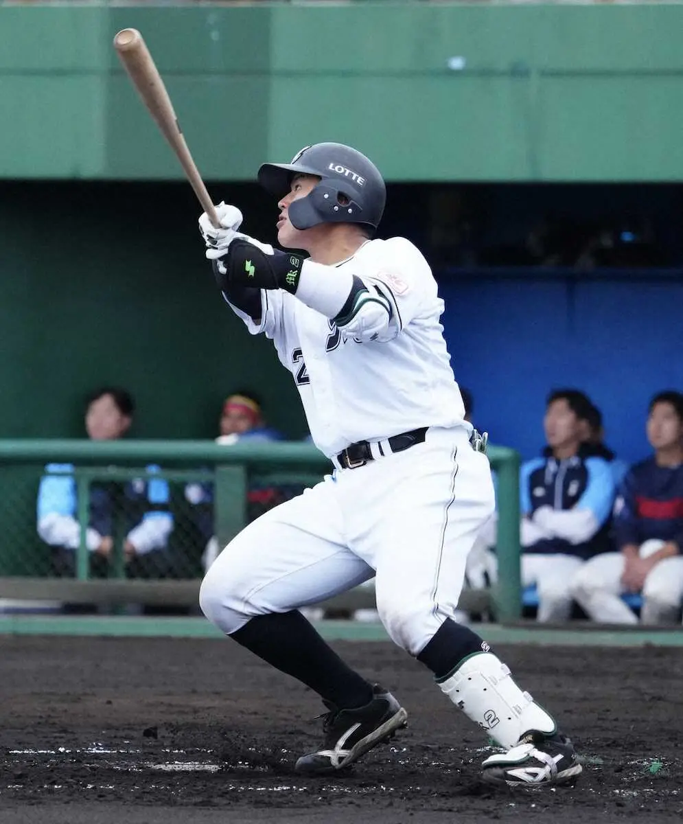 【画像・写真】ロッテ・松川「風に助けてもらった」謙遜“今季1号”　福浦ヘッドの助言生かした