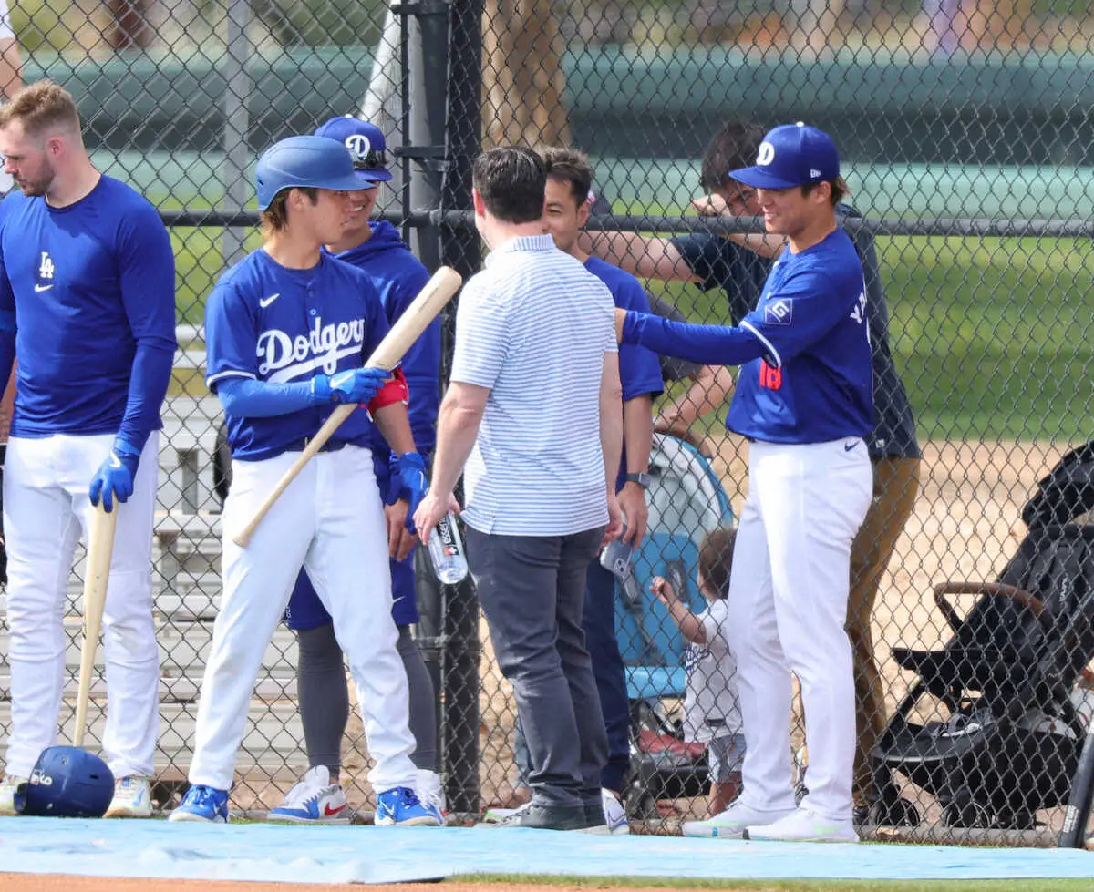 【画像・写真】ドジャース・由伸のスタッフ石原与一さん　サプライズ！！チーム練習参加
