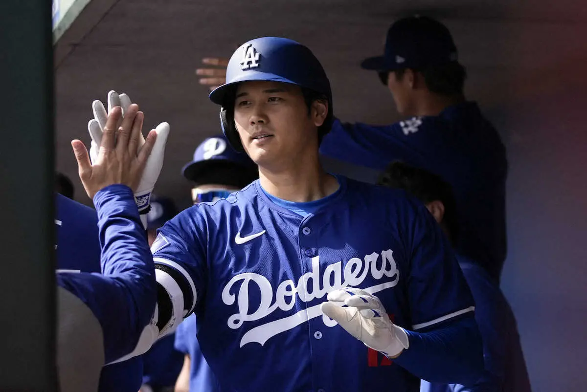 【画像・写真】大谷翔平がドジャースデビュー戦で衝撃の新天地“1号”　第3打席で左翼席へ188日ぶりアーチ