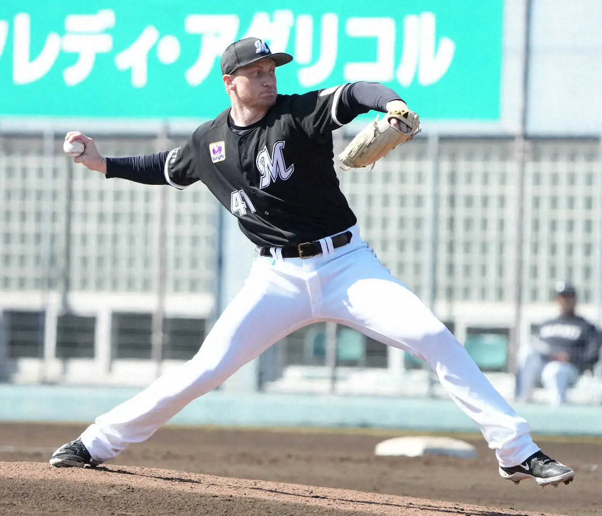 【画像・写真】ロッテの新外国人・ダイクストラ162キロ!? ソフトバンク・近藤ら強打者斬った