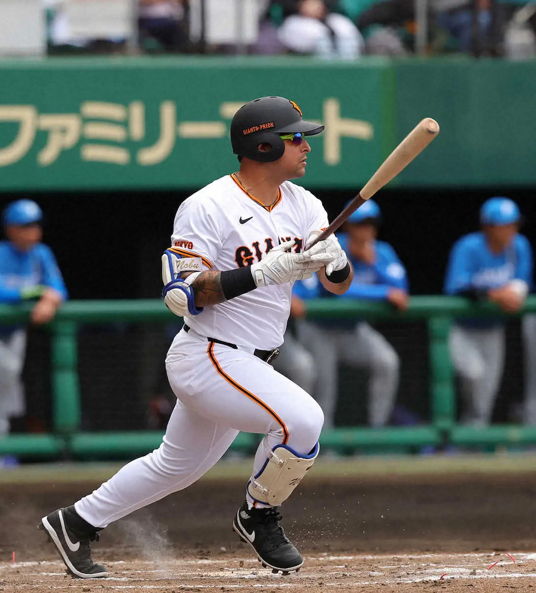 【画像・写真】巨人・オドーア　初実戦で痛烈“来日初安打”右翼守備&走塁も「全く問題ない」亀井コーチ評価