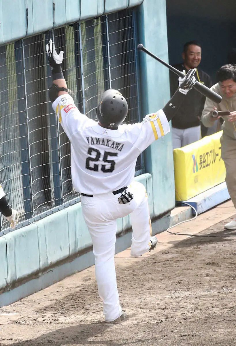 【画像・写真】ソフトB・山川　古巣と初対戦「昔と変わらず接してくれる後輩たちがいてうれしかった」どすこいV弾