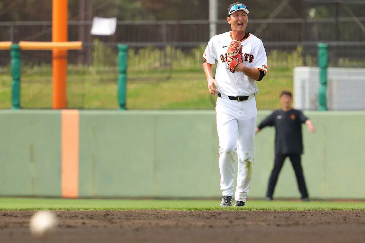 【画像・写真】巨人・阿部監督　愛弟子・秋広に笑顔の鬼ノック締め　大谷を見ろ！最高の教材視聴を宿題に