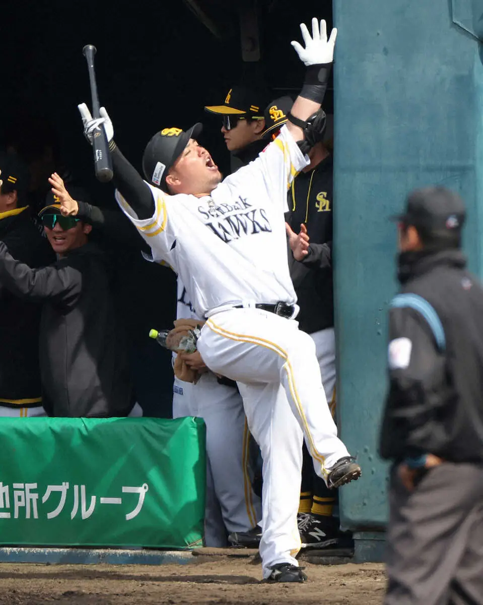 【画像・写真】ソフトバンク・山川　古巣に「どすこい弾」見舞う　微調整で好調を維持しながら開幕へ