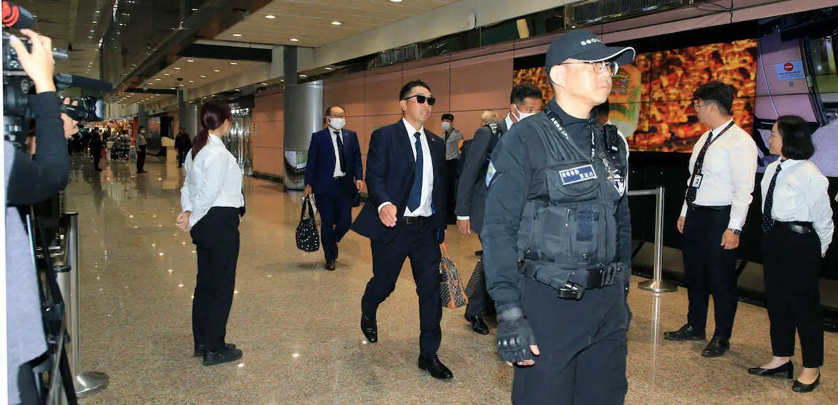 【画像・写真】巨人　台湾へ出発　3月2、3日に台北ドームで親善試合