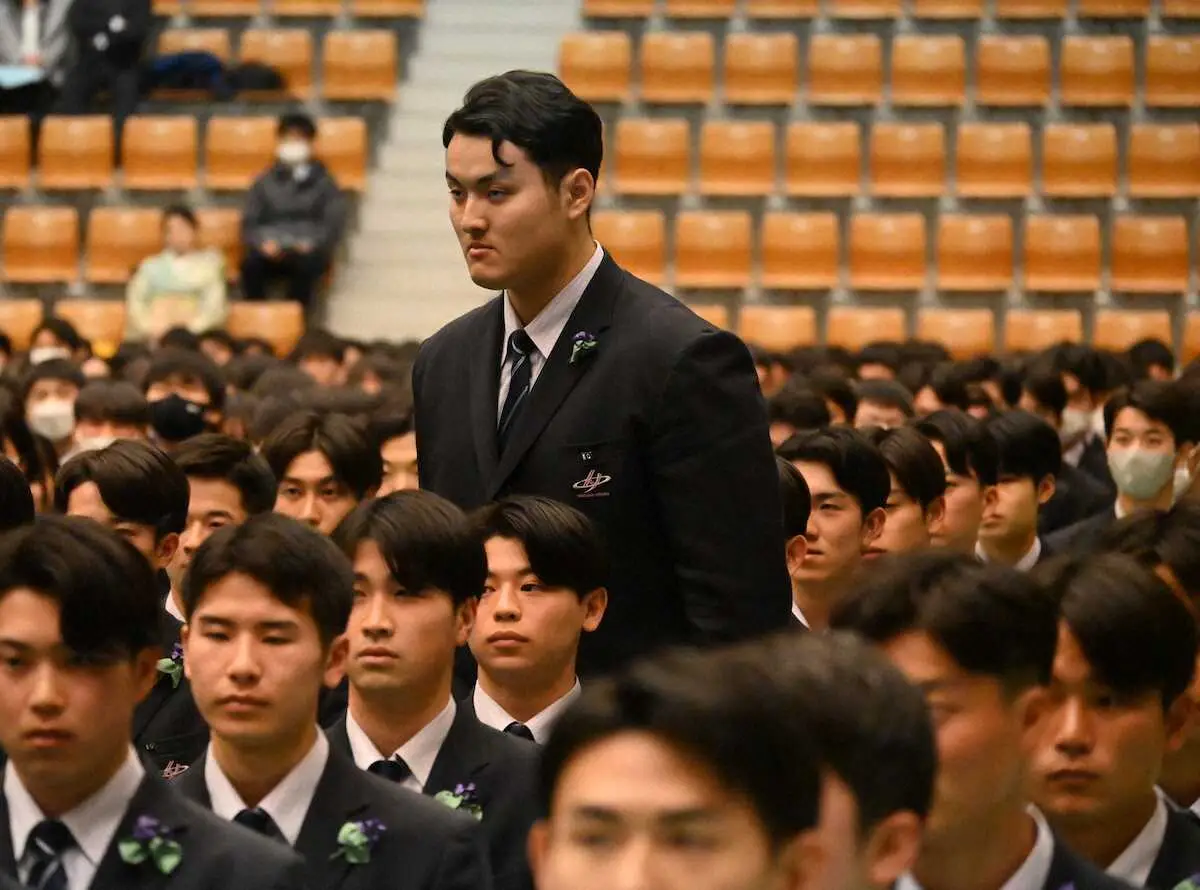 【画像・写真】スタンフォード大進学の佐々木麟太郎が花巻東を卒業「偉大なる高校で誇りを持って過ごせた」
