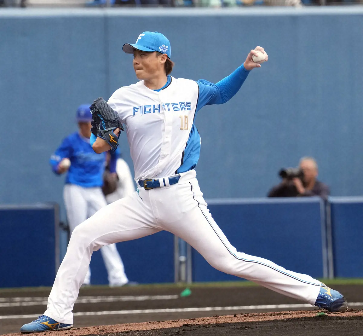 【画像・写真】日本ハム山崎　2日のオイシックス戦で先発へ　エスコンでブルペン投球「テンション上がる」