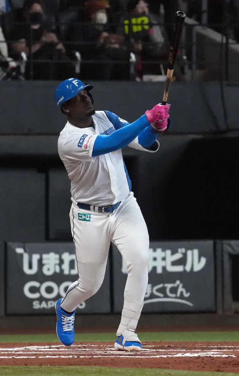 【画像・写真】日本ハムの新助っ人・レイエスが祝砲　“大谷キラー”も電撃結婚に「おめでとうございます」