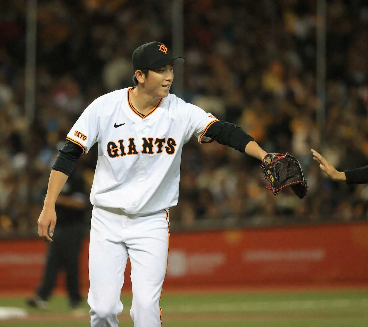 【画像・写真】巨人が台湾・中信に快勝　戸郷3回零封　秋広3安打で3打点　3万7890人観衆の前で歴史的1戦