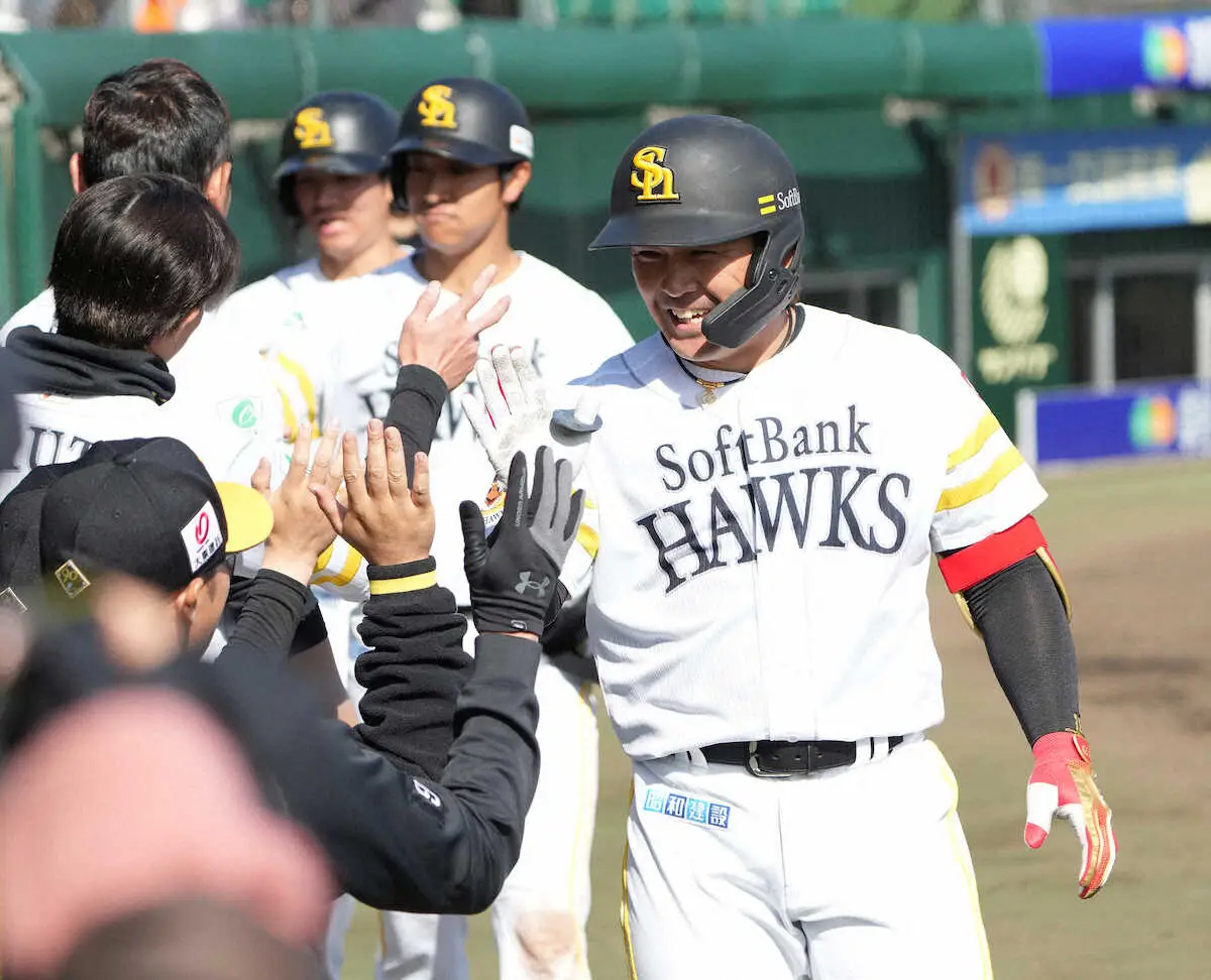 【画像・写真】ソフトB・甲斐、代打逆転決勝3ラン!OP戦チーム1号は「2人で苦労してきた」元同僚・DeNA森唯から