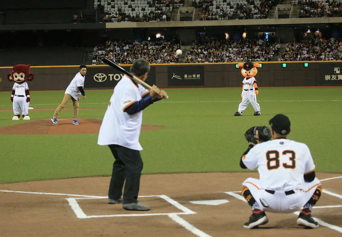 【画像・写真】台北ドームで元巨人の姜建銘、呂明賜が始球式に登場　捕手は阿部監督