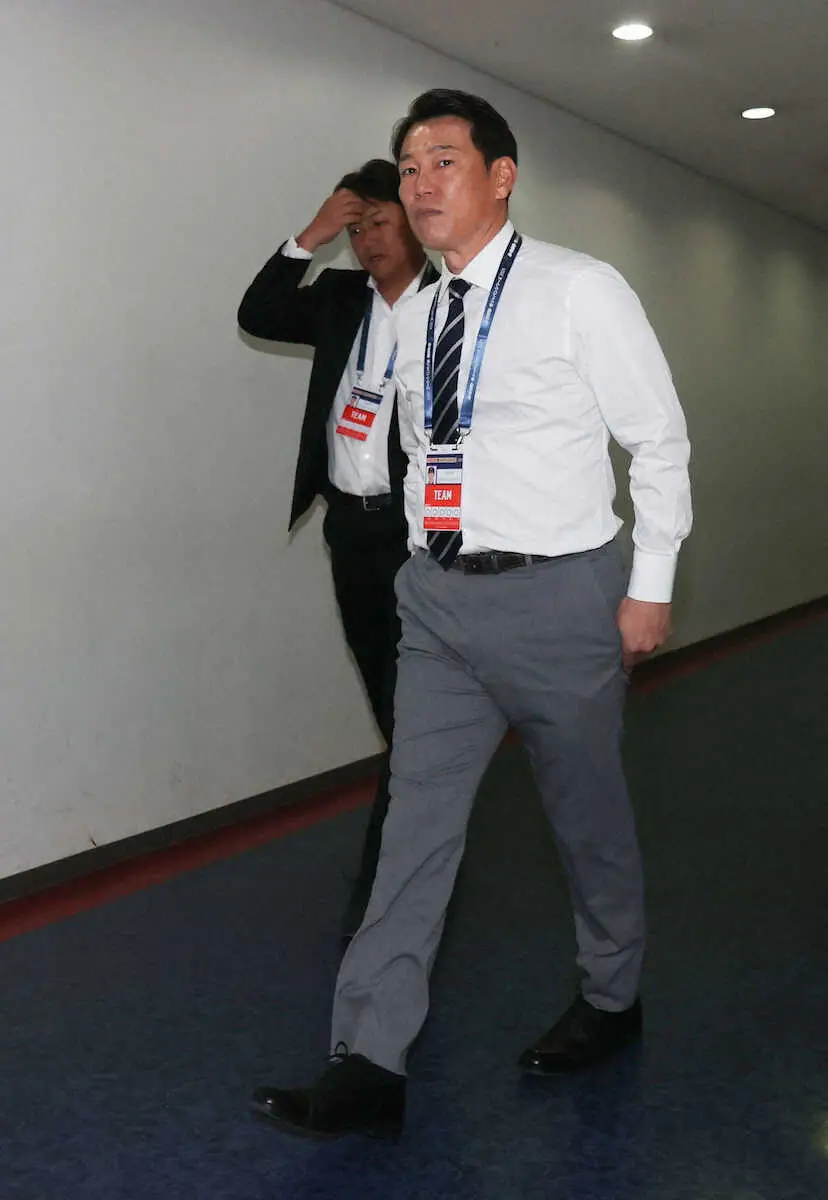 【画像・写真】侍・井端監督　欧州代表練習試合を視察「力がある。振りが強い」6日＆7日強化試合