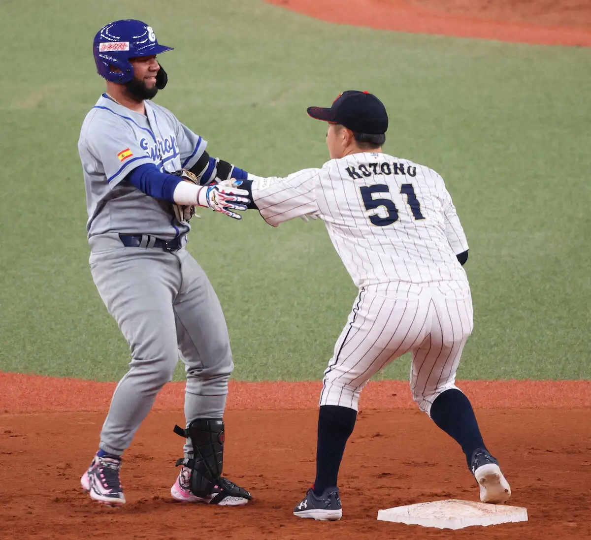 【画像・写真】侍ジャパン栗林撃ちも…ド派手転倒から“憤死”の欧州代表選手がネットで話題「今年の珍プレー大賞確定」