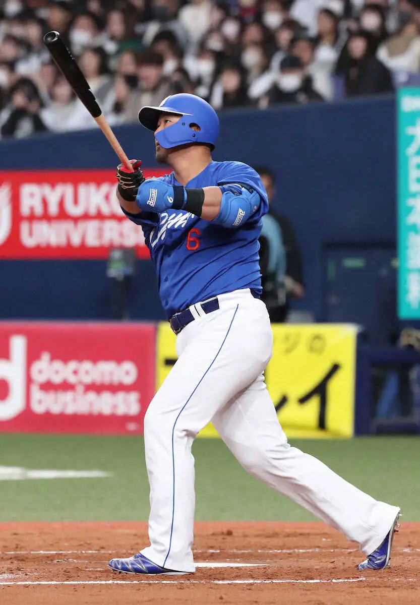 【画像・写真】中日・中田“竜1号”4番当確弾!　日本ハム時代の「レベチ」スイング手応え