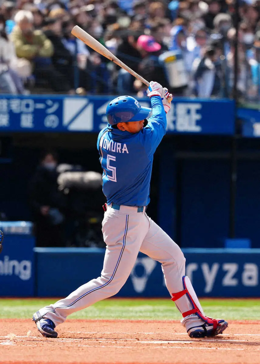 【画像・写真】日本ハム・野村　チームのオープン戦1号　三塁定位置と4番奪回へ