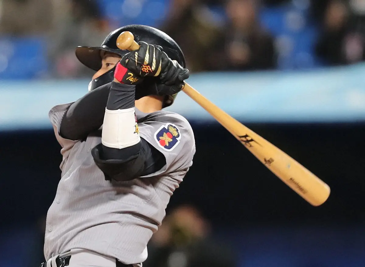 【画像・写真】東京六大学3冠王のJR東日本・栗林が公式戦デビュー　持ち味のフルスイング貫く