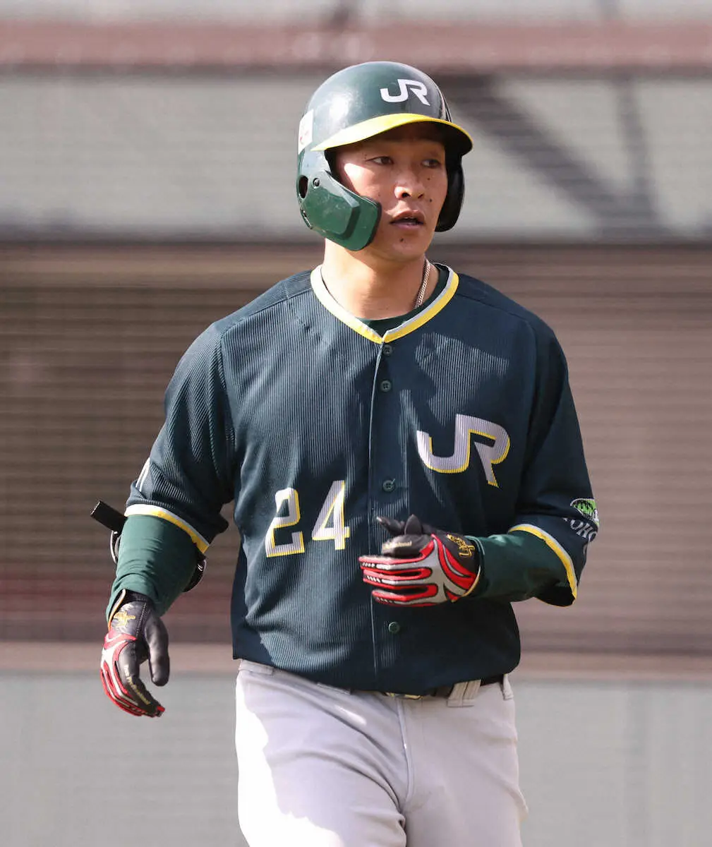 【画像・写真】JR東日本東北惜敗　宮城女川出身の鈴木聖は―好機で凡退も、応援団のため前を向く　スポニチ大会