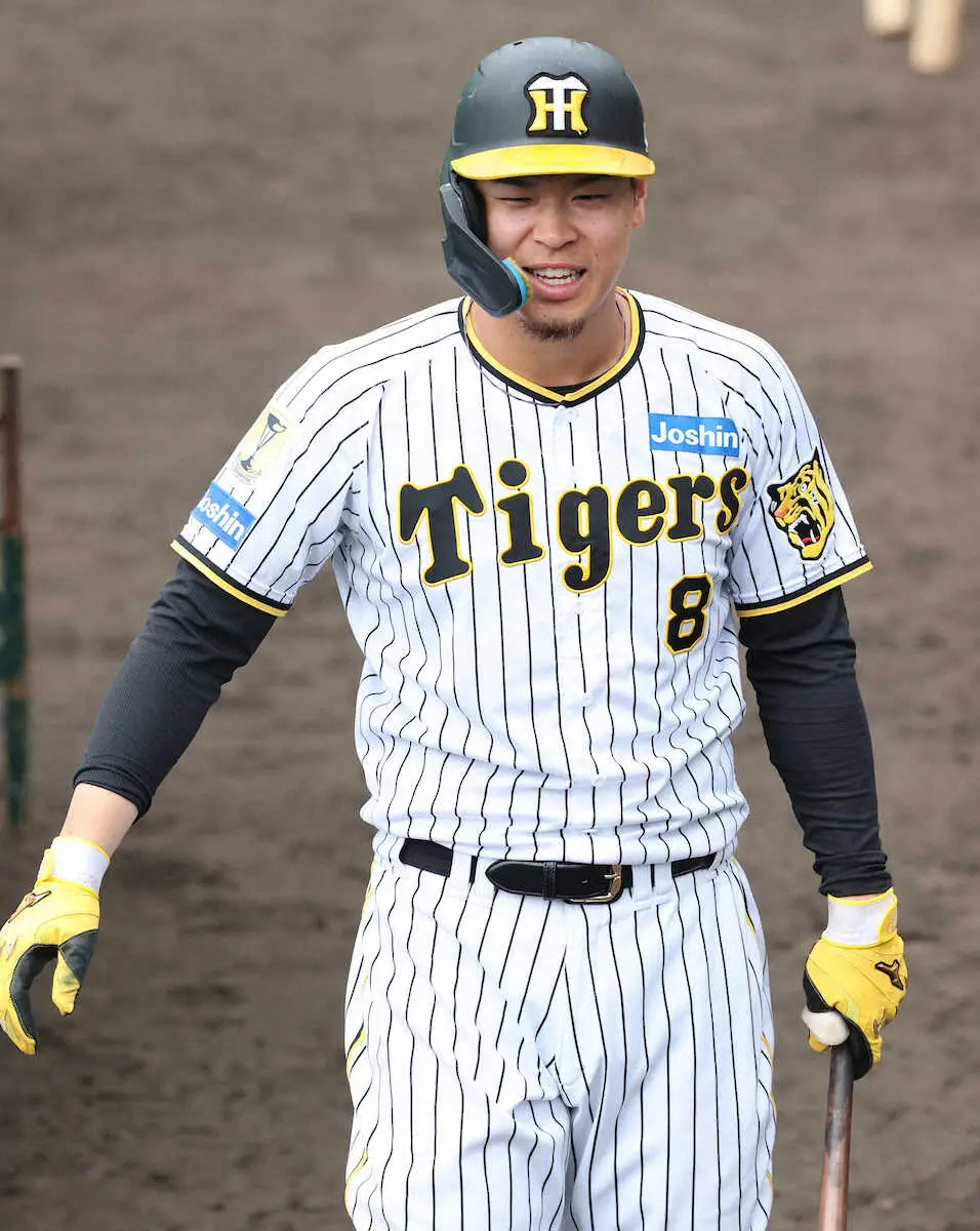 【画像・写真】阪神　佐藤輝25歳のバースデー戦、ファンも一発期待のバースデーソング贈る