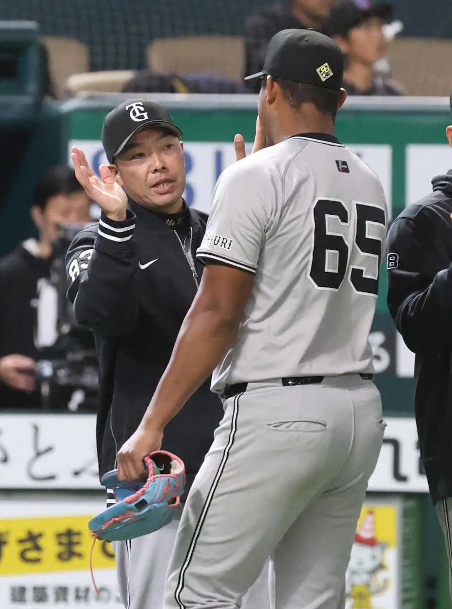 【画像・写真】巨人・阿部監督　4回2失点の菅野に「どうだろ、もうちょい真っすぐをゾーン内に投げてほしいなと」