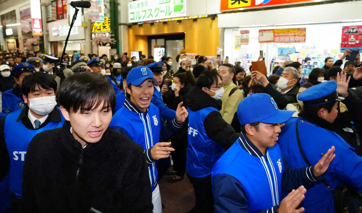 【画像・写真】DeNAドラ1・度会　対外試合11試合連続安打で「開幕1番」当確！三浦監督「まるで歌舞伎役者のよう」