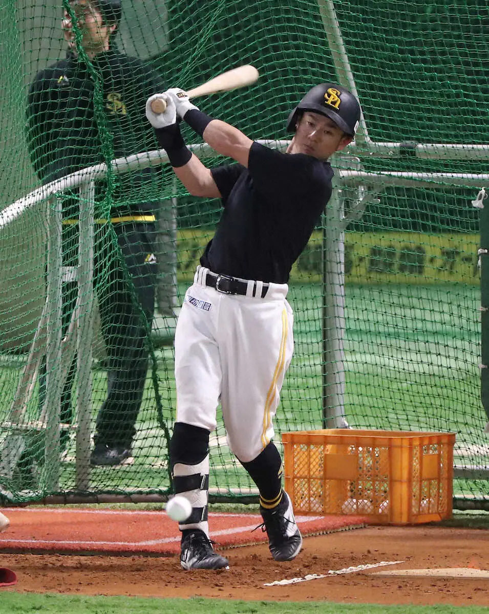 【画像・写真】ソフトB牧原大　1歩目滑らせてズッコケた…まさかの転倒に柳田＆近藤もベンチで大笑い