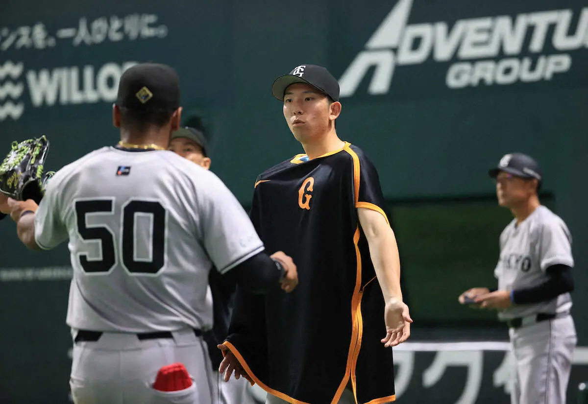 【画像・写真】巨人・阿部監督　戸郷の信頼揺るがず「次、5回20失点しても開幕投手は変えないつもり（笑い）」