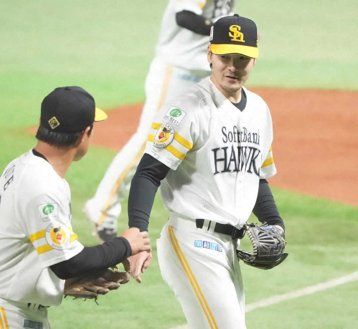 【画像・写真】ソフトB開幕投手の有原が予定を早めて降板　小久保監督「無理するところではない。全然、大丈夫」