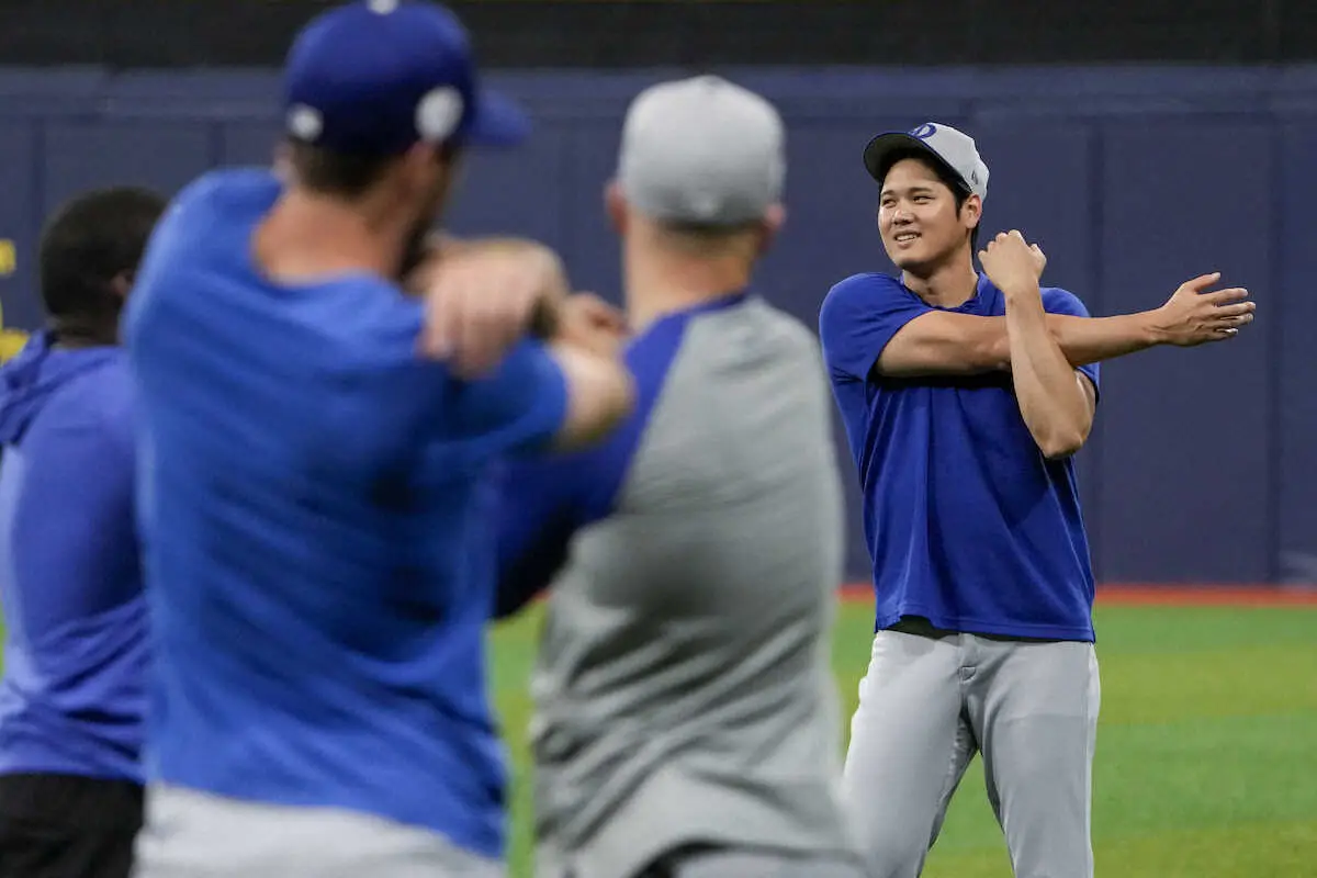 【画像・写真】大谷翔平　日米韓メディアが殺到する中で走塁練習　キャンプ中に取り組んだ新走法を試す