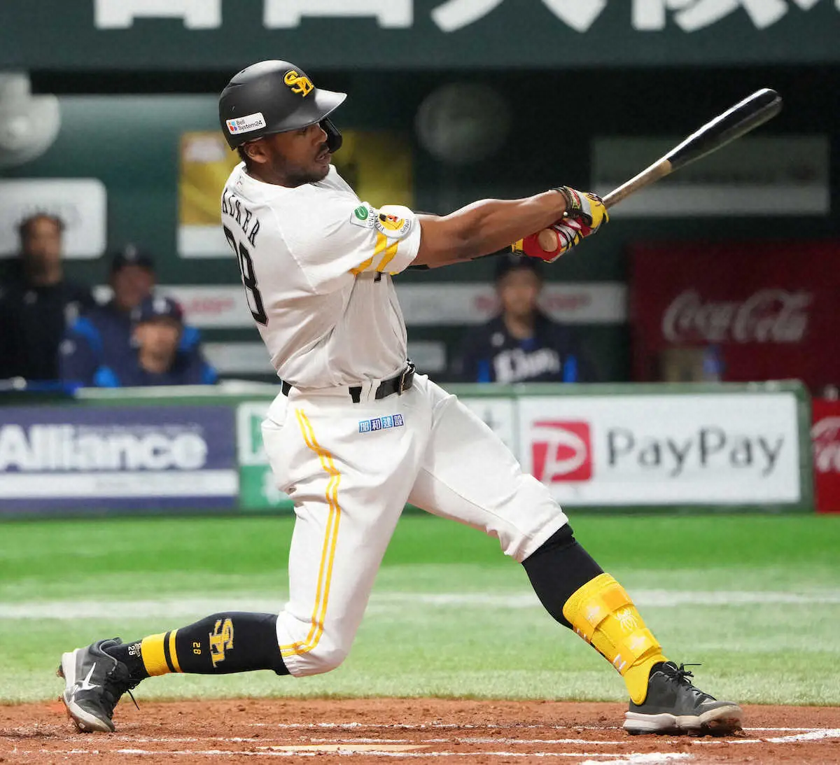 【画像・写真】巨人から移籍のソフトB・ウォーカーがオープン戦単独トップの3号ソロ！