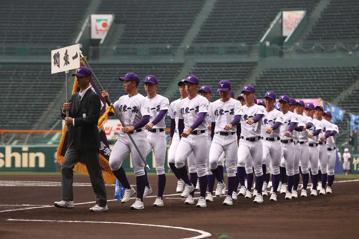 【画像・写真】関東第一　新バットに備え犠打＆走塁重点練習　開幕戦へ高橋主将「入りからしっかり入れるように」