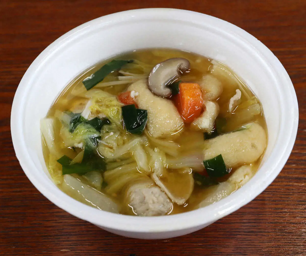 【画像・写真】カープ&スポニチの異色コラボは大盛況!!　マツダで元学生力士の長谷川記者監修「塩ちゃんこ」提供