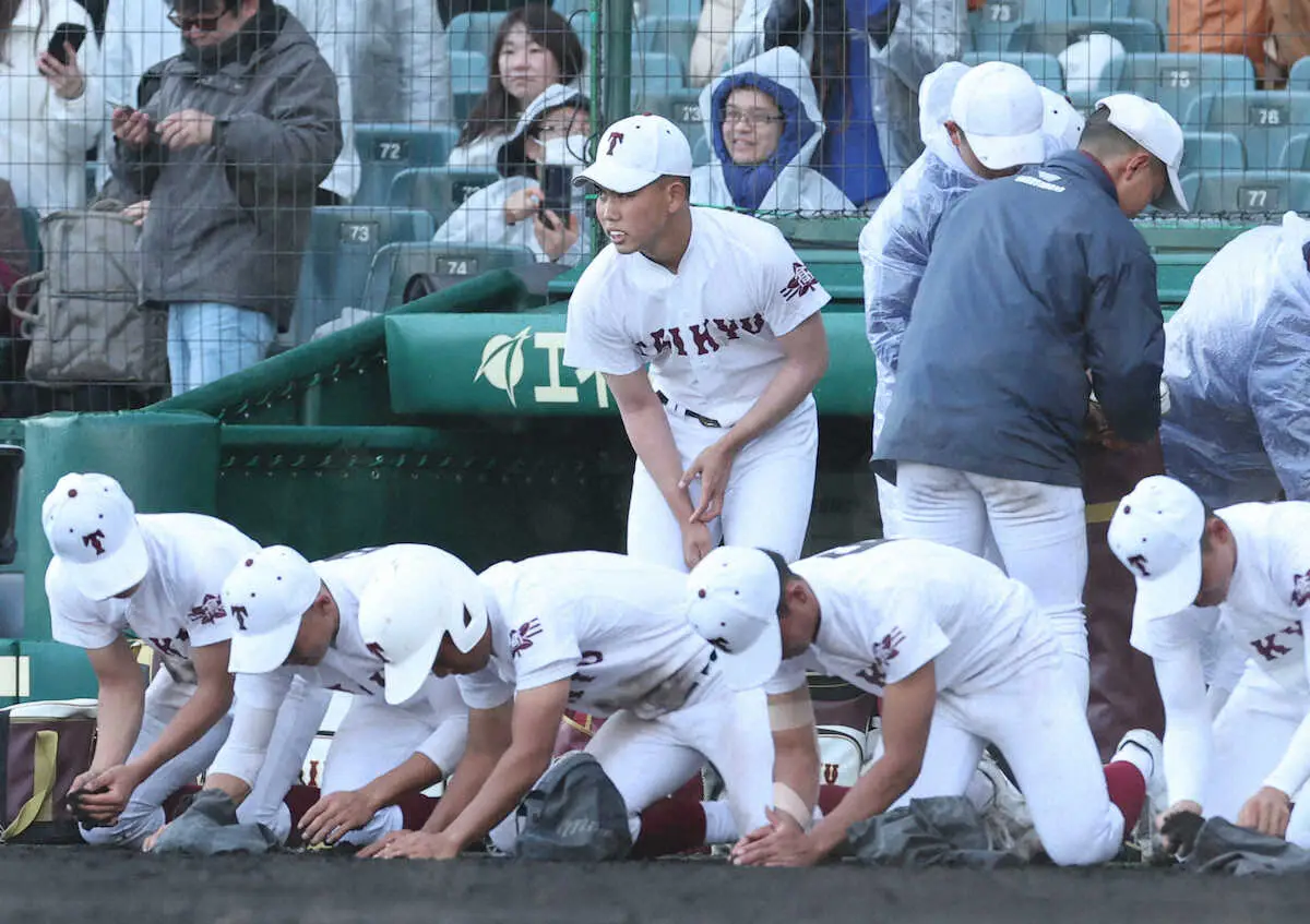 【画像・写真】【センバツ】耐久　途中降板のエース冷水は土とらず　指揮官「初回のチャンス生かせなかったのが全て」