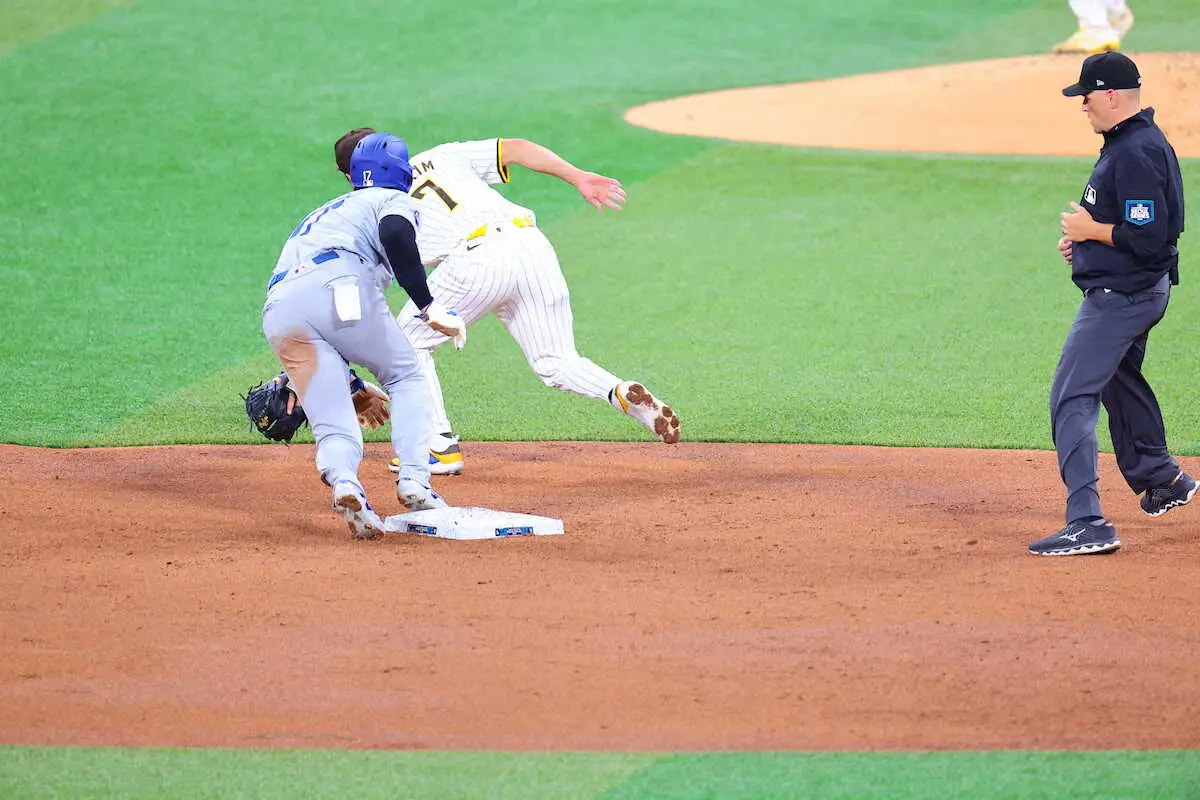 【画像・写真】大谷翔平　ダルビッシュから弾丸右前打→初球盗塁　現地実況「oh my gosh」「ユニコーン！」
